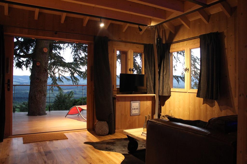 Domaine Des Grands Cedres Bed & Breakfast Cordelle Exterior foto
