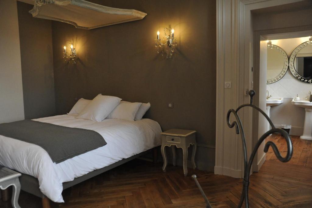 Domaine Des Grands Cedres Bed & Breakfast Cordelle Cameră foto