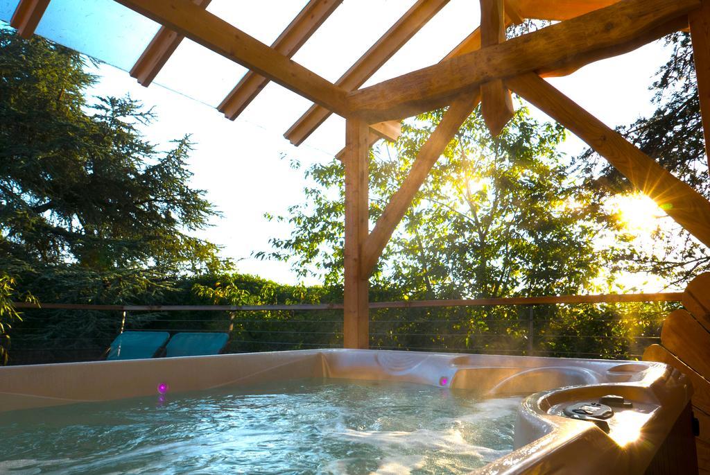 Domaine Des Grands Cedres Bed & Breakfast Cordelle Exterior foto