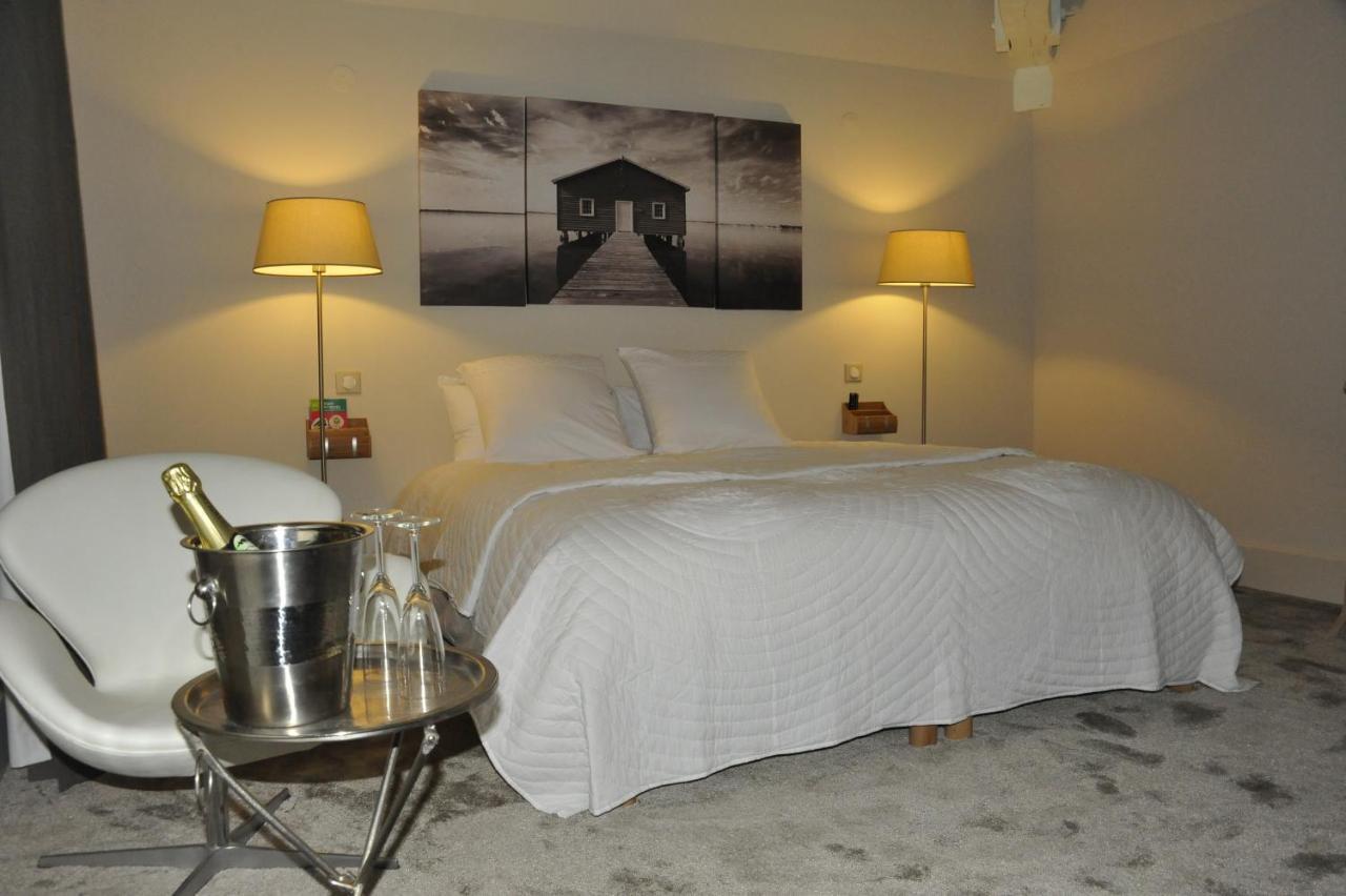 Domaine Des Grands Cedres Bed & Breakfast Cordelle Cameră foto